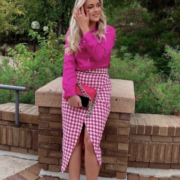 Zara pink tweed style houndstooth skirt with slit. Last one - Picture 2 of 7